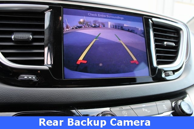 2017 Chrysler Pacifica Touring Plus photo 3