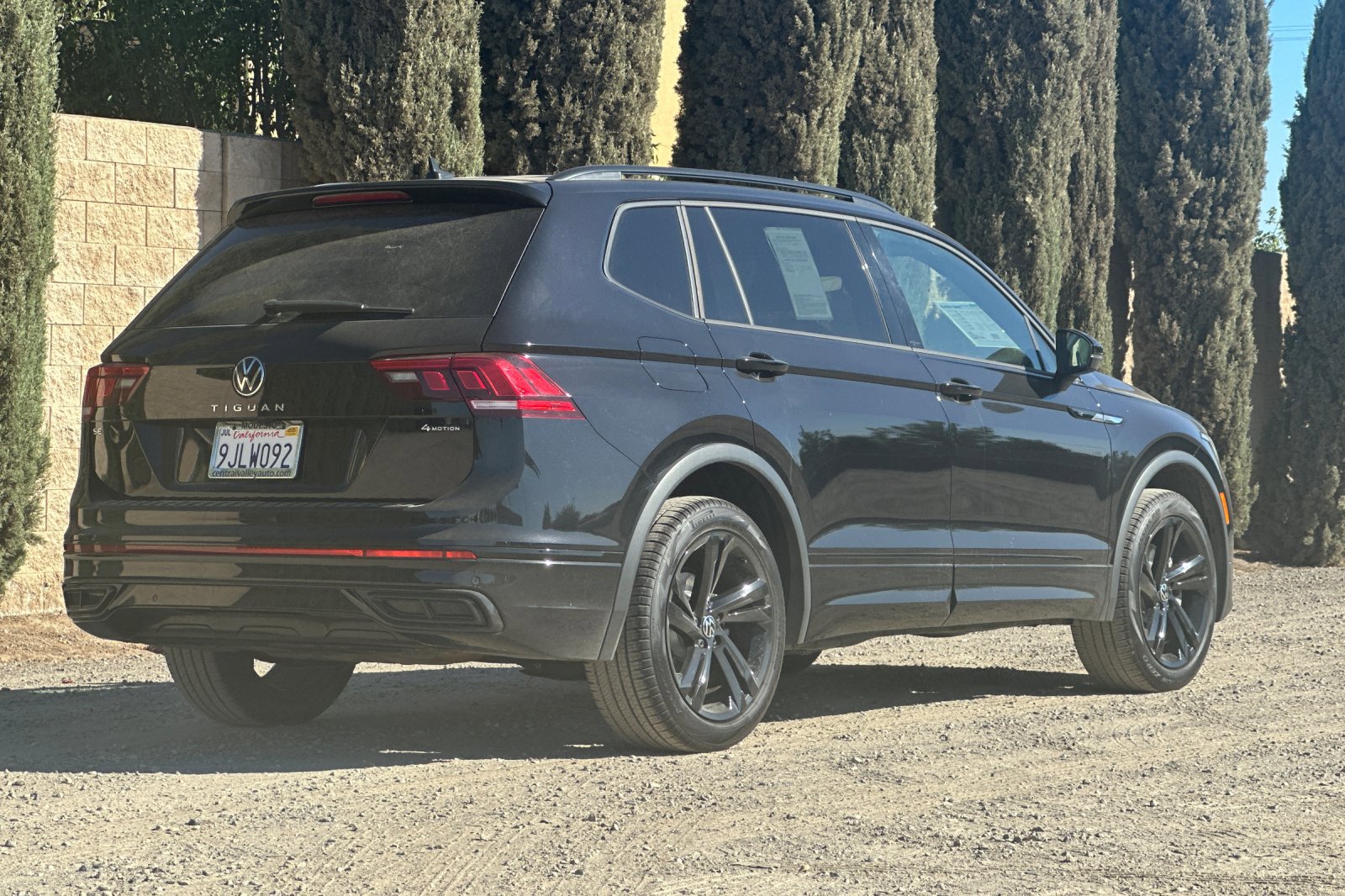 2024 Volkswagen Tiguan SE R-Line Black Sport photo 2