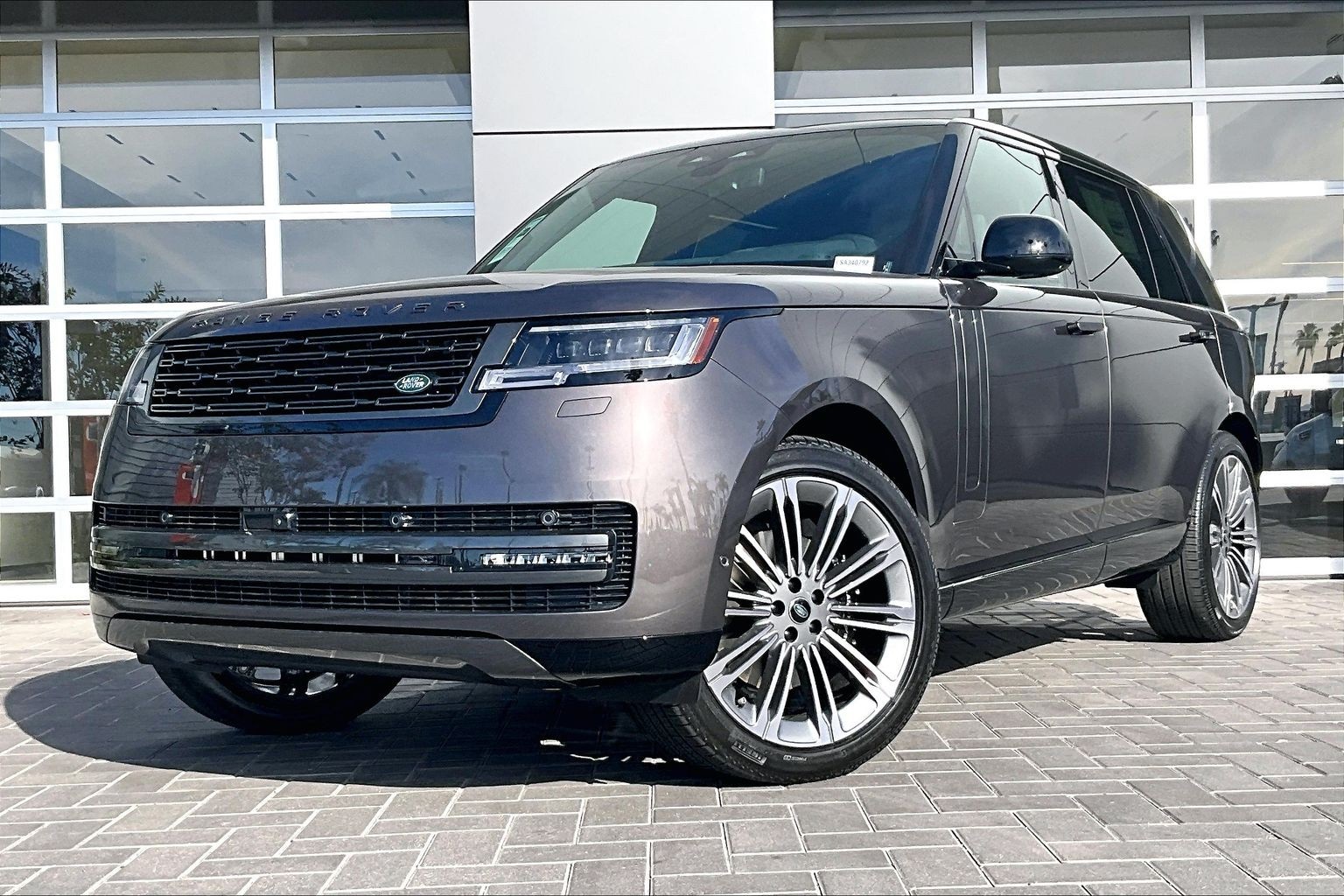 2025 Land Rover Range Rover SE's photo