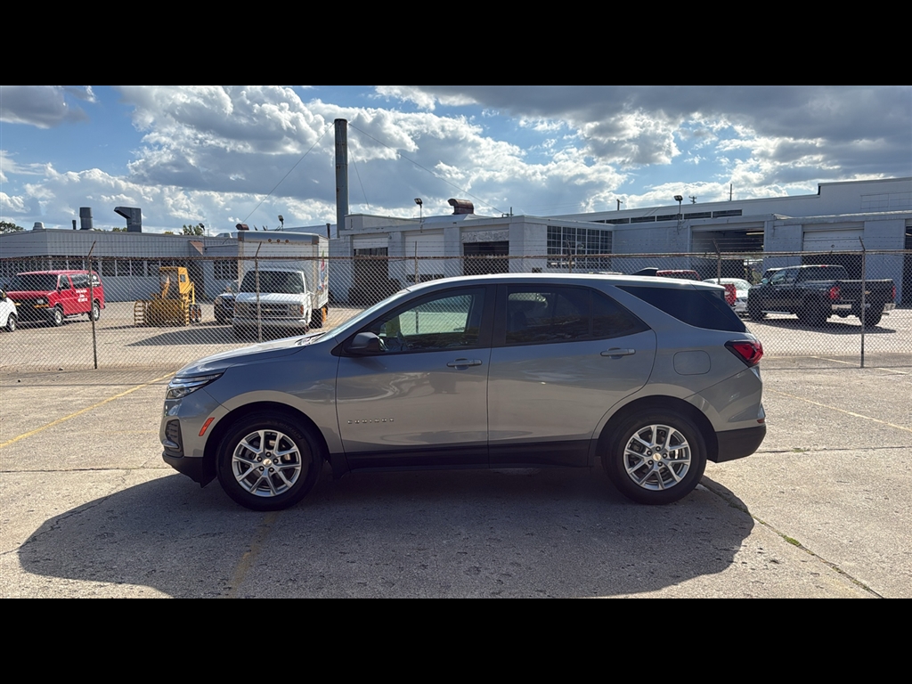 2024 Chevrolet Equinox LS photo 2
