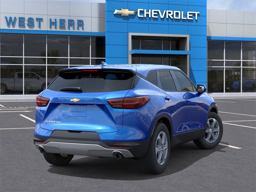 2025 Chevrolet Blazer 2LT photo 2