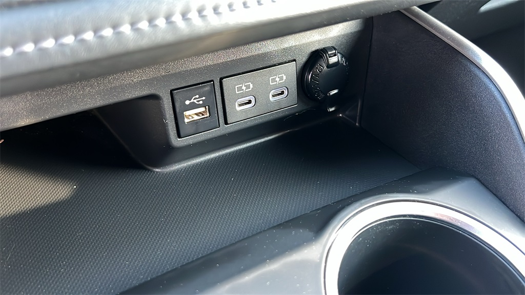 2024 Toyota Highlander LE photo 15