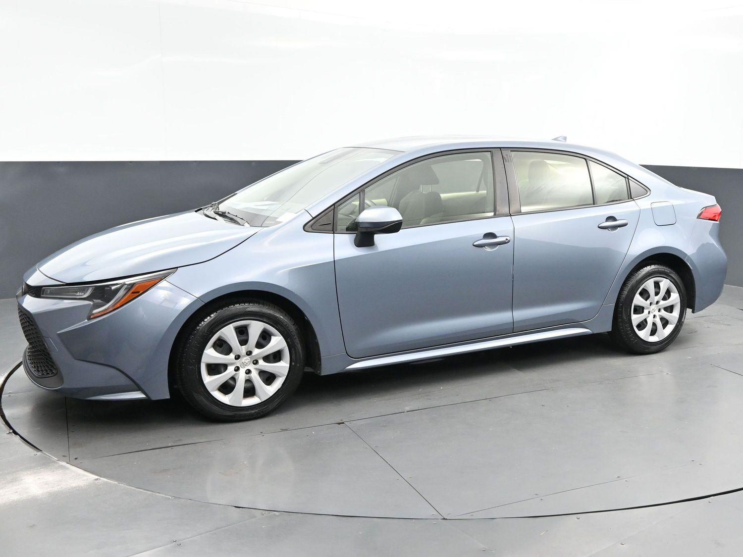 2022 Toyota Corolla LE photo 3