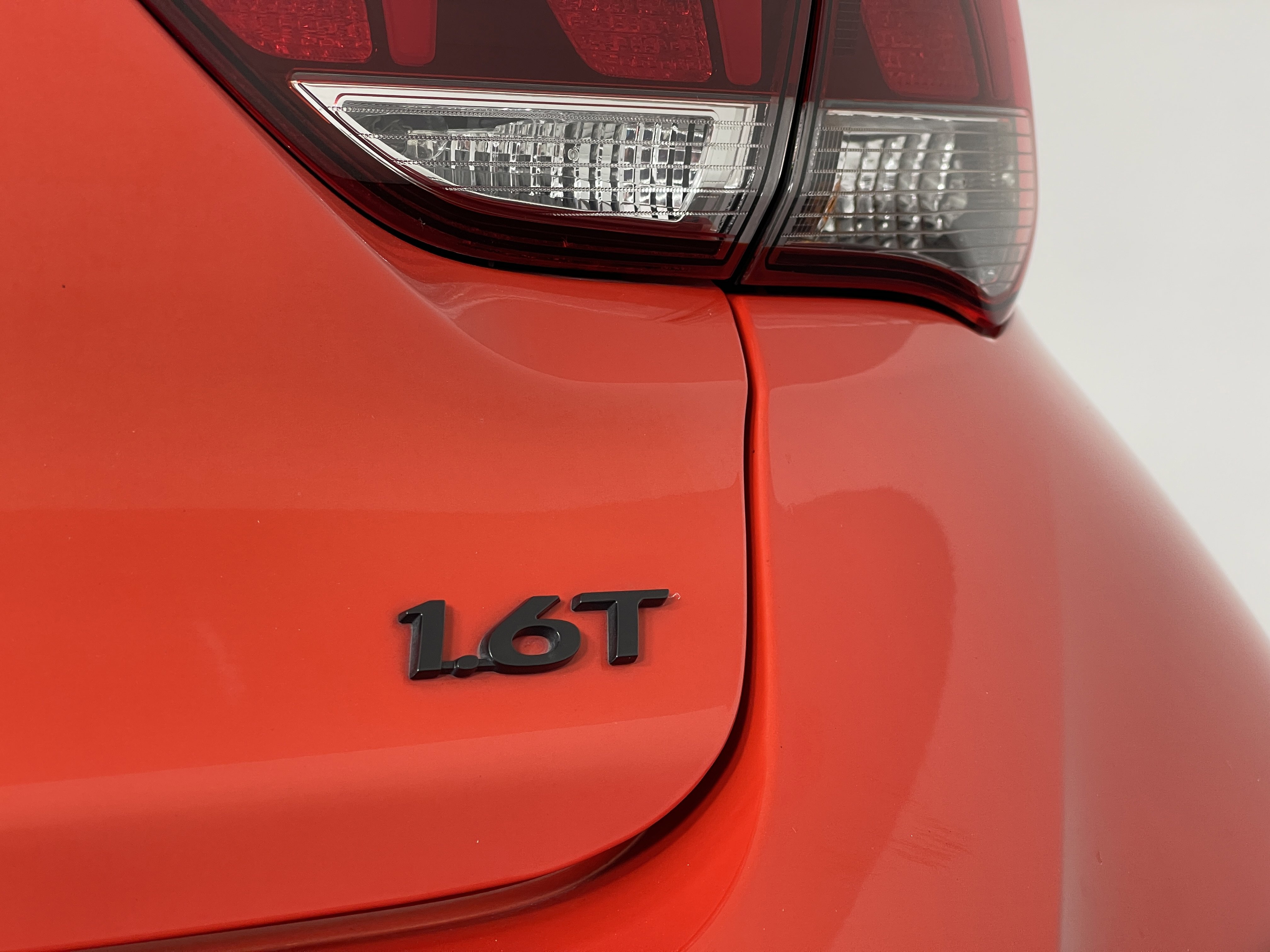 2020 Hyundai Veloster Turbo Ultimate photo 4