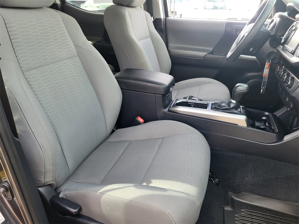 2017 Toyota Tacoma SR5 photo 19