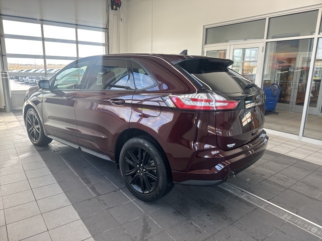 2023 Ford Edge ST photo 3