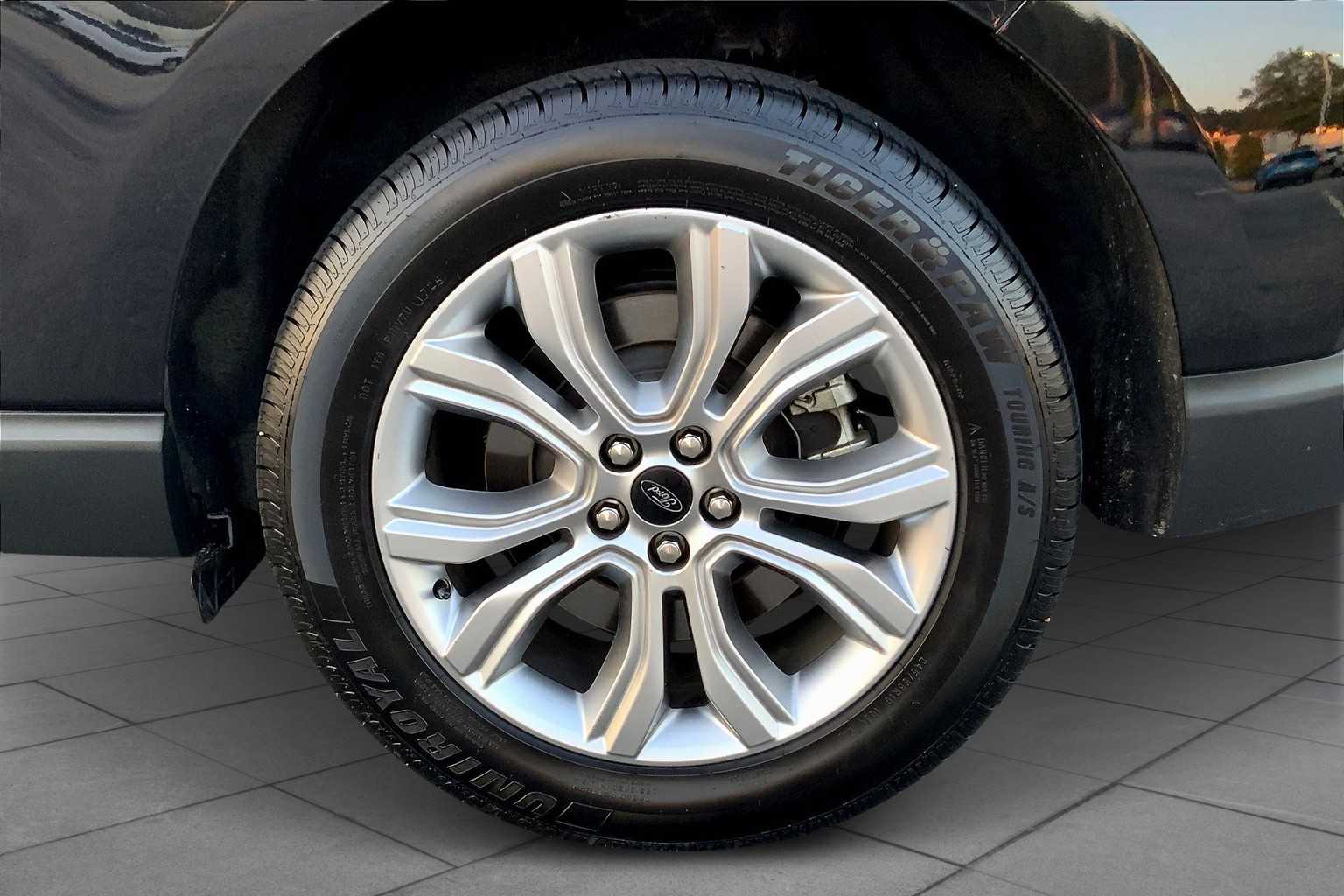 2023 Ford Edge Titanium photo 10