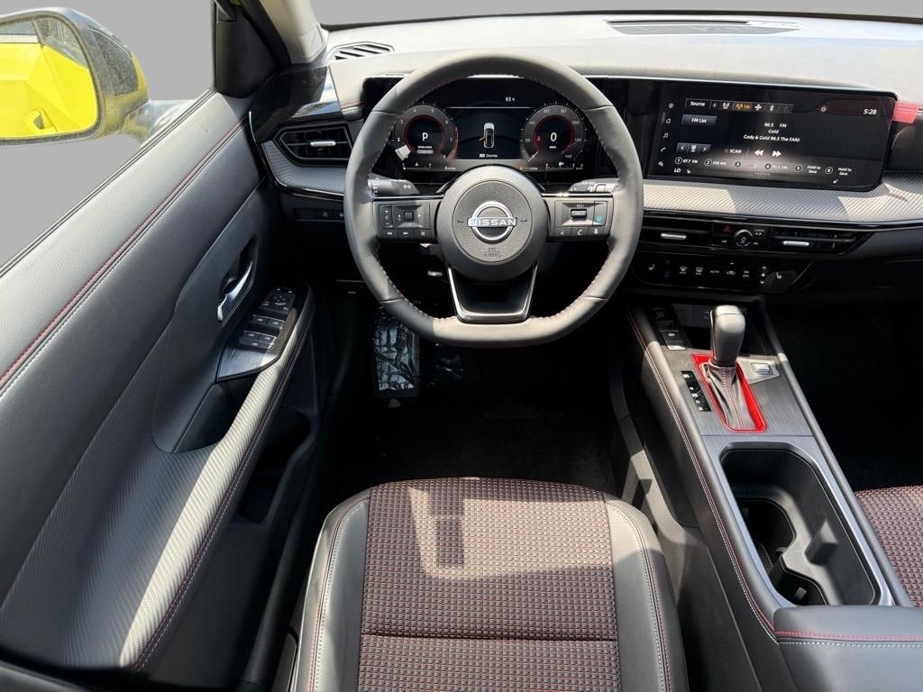 2025 Nissan Kicks SR photo 4