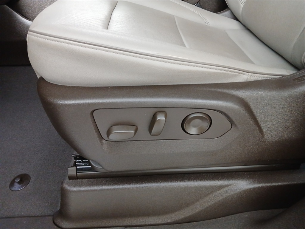 2023 Gmc Yukon SLT photo 17