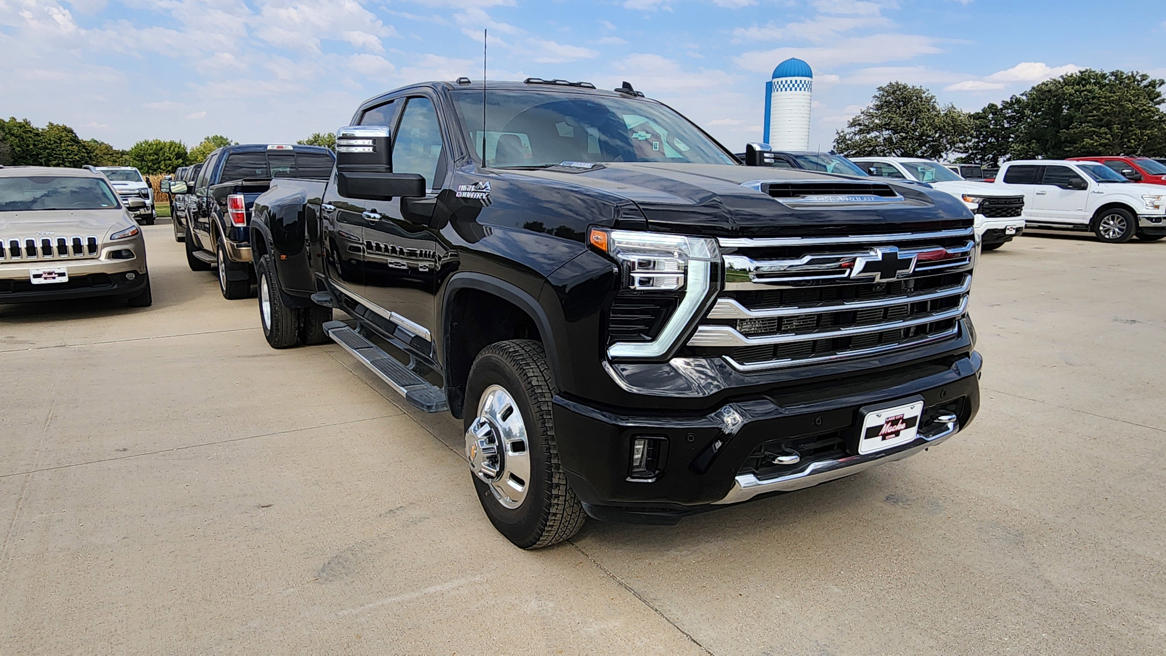 2025 Chevrolet Silverado 3500HD High Country photo 3