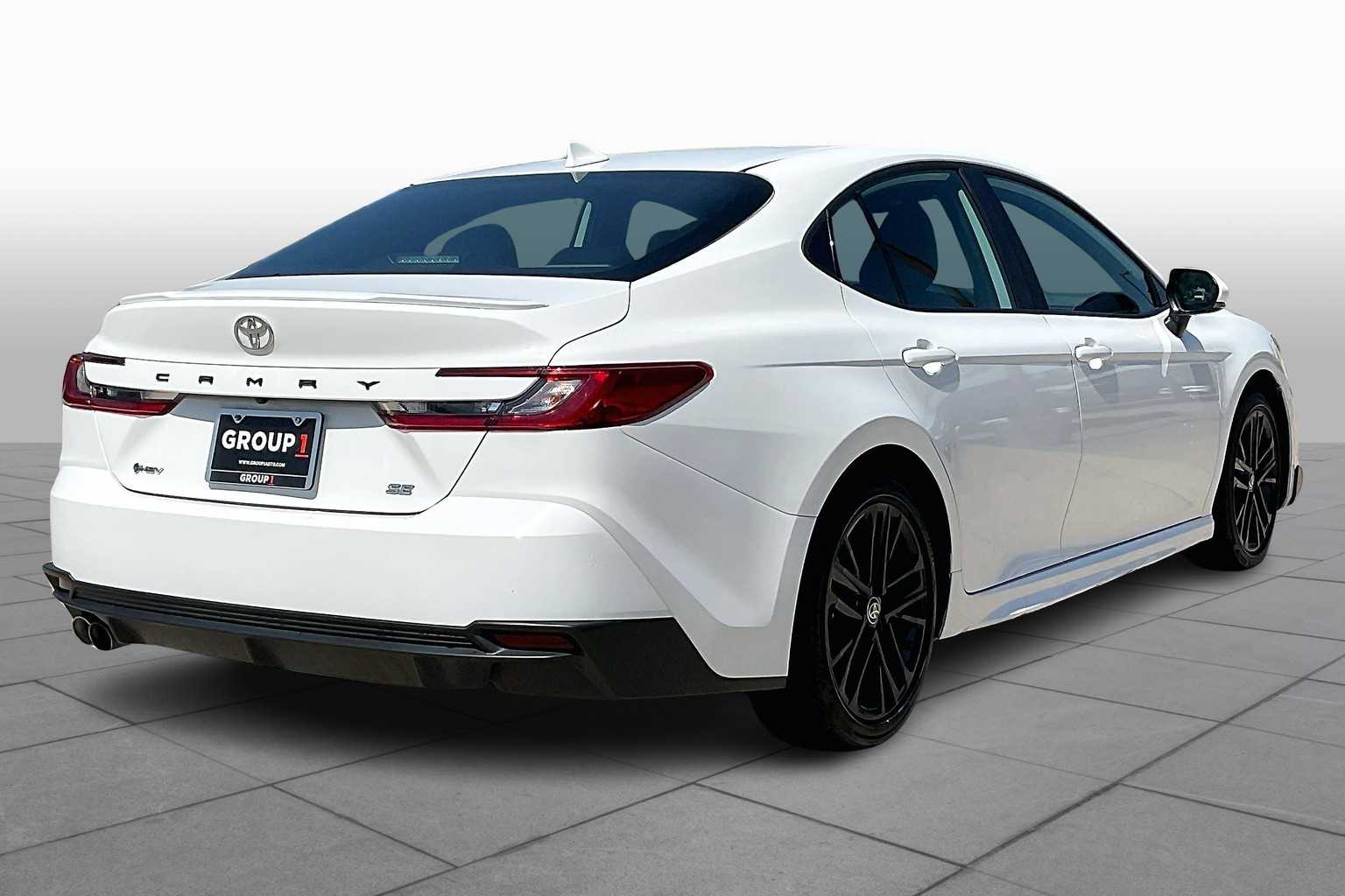 2025 Toyota Camry SE photo 11