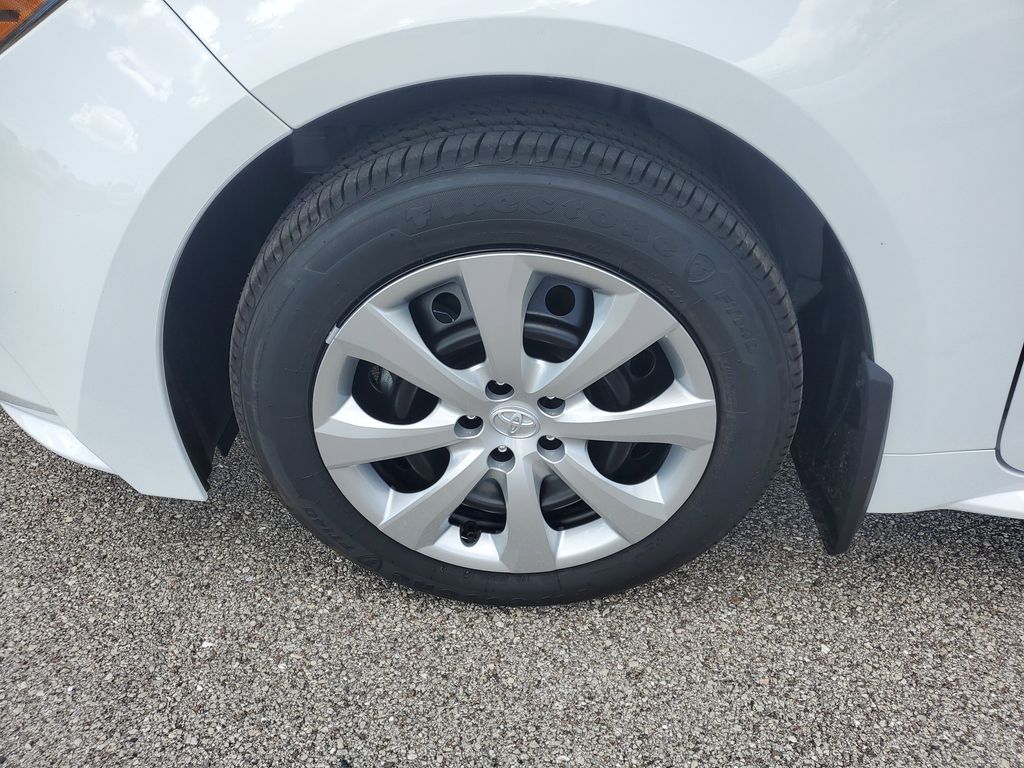 2025 Toyota Corolla LE photo 9