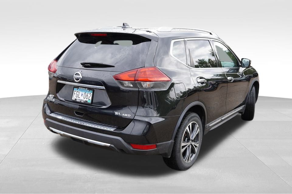 2017 Nissan Rogue SL AWD photo 3