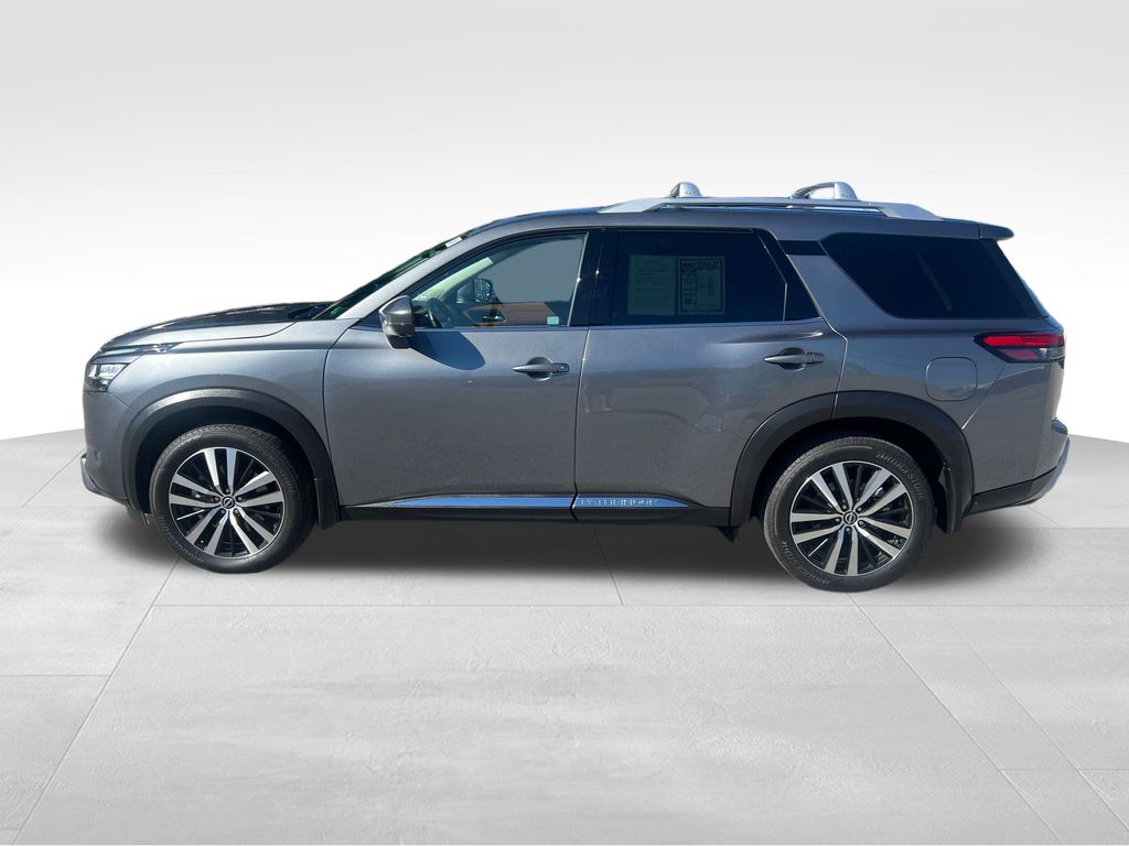 2024 Nissan Pathfinder Platinum photo 2