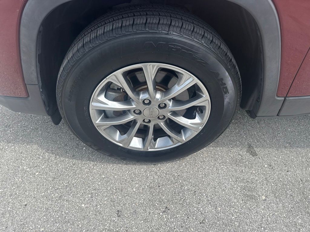 2019 Jeep Cherokee Latitude photo 27