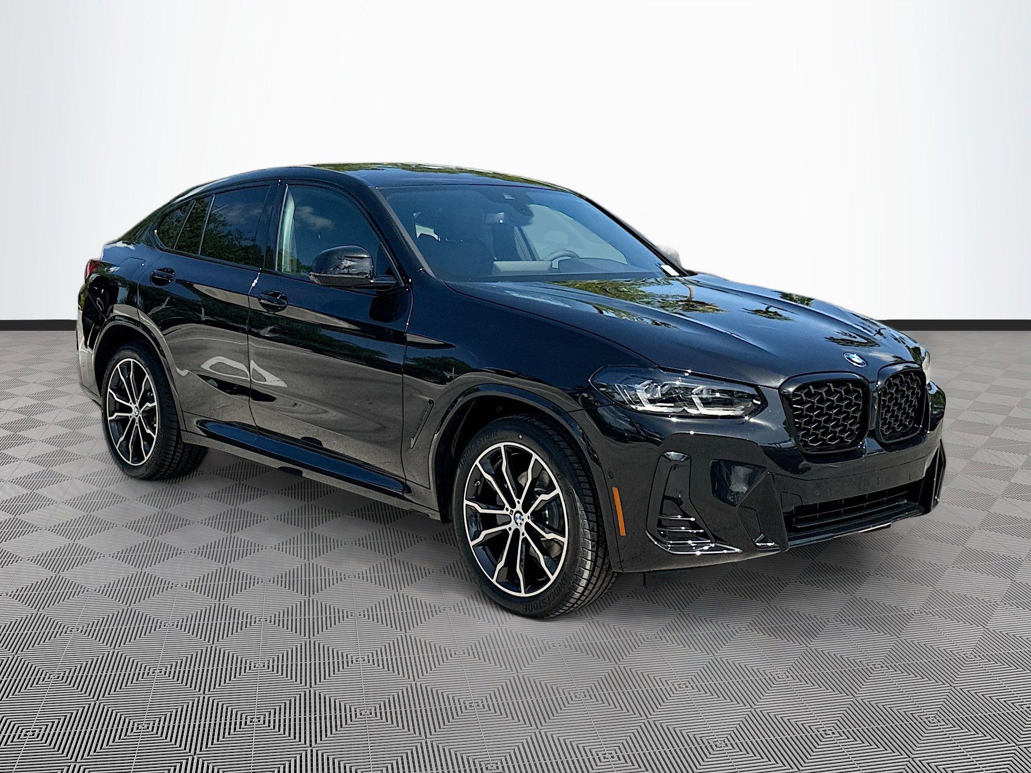 2025 BMW X4 30i's photo