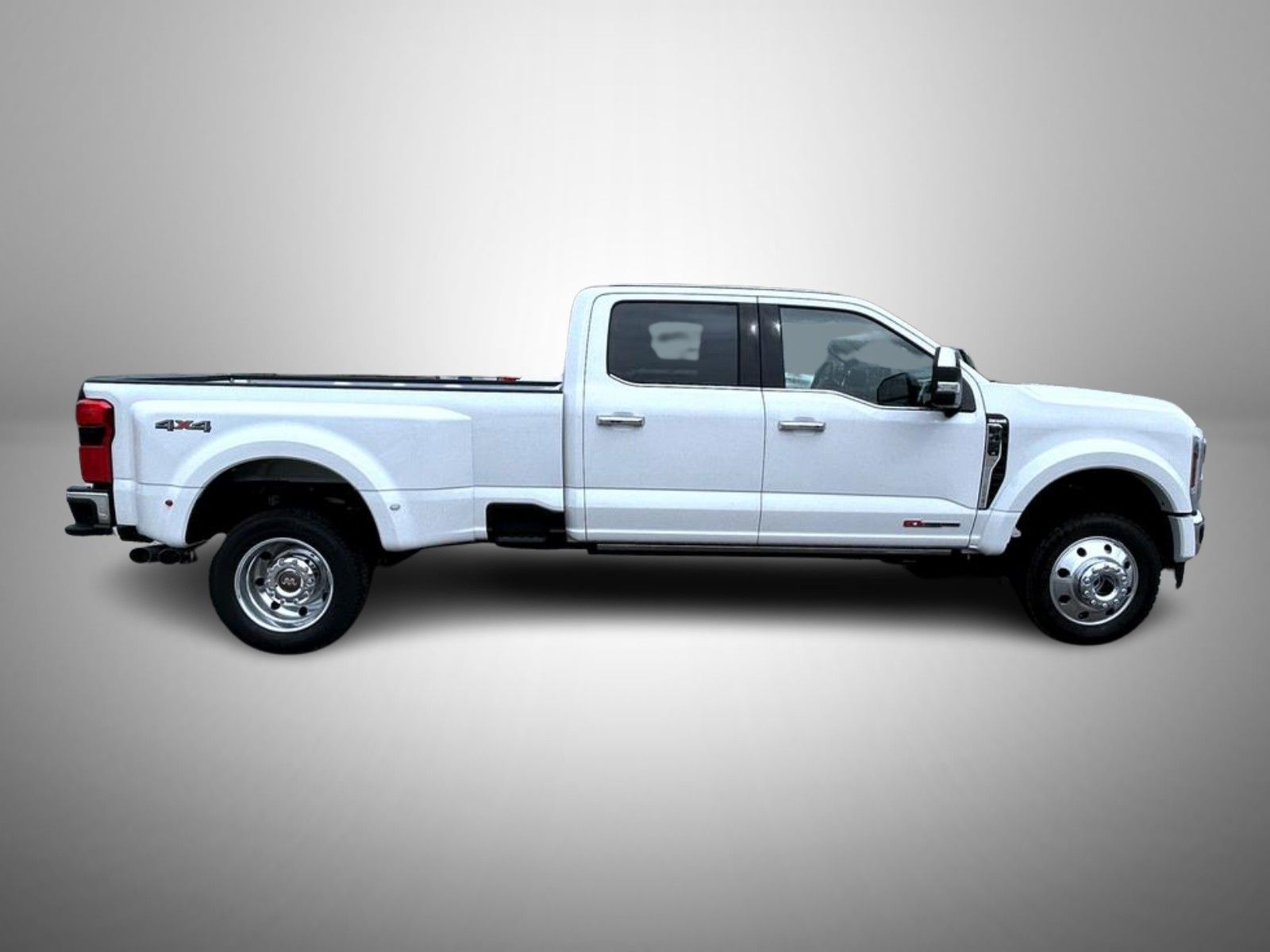 2026 Ford F-450 photo 4