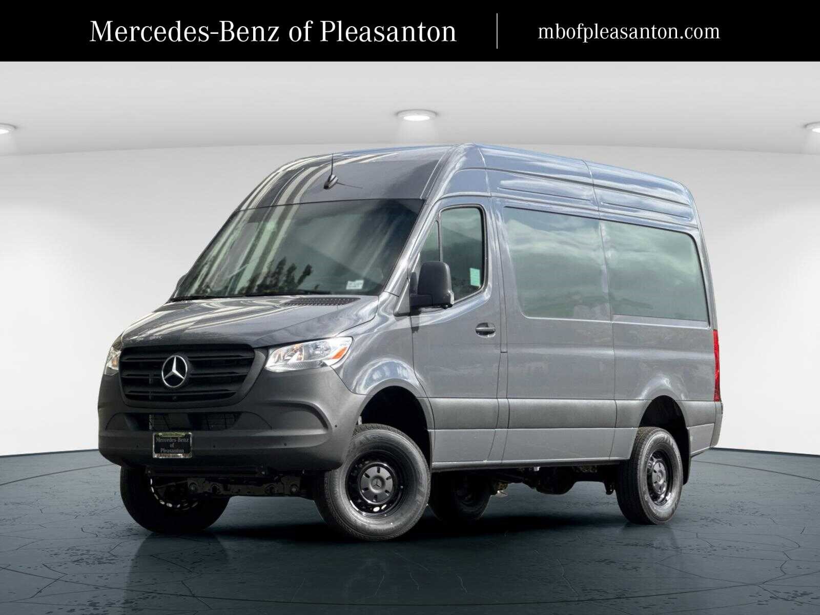 2026 Mercedes-Benz Sprinter Cargo Van Base's photo