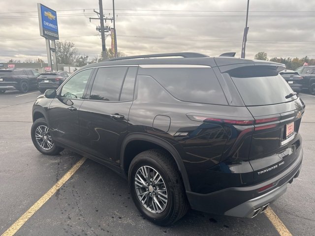 2025 Chevrolet Traverse photo 2