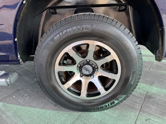 2017 Ram 1500 SLT photo 3