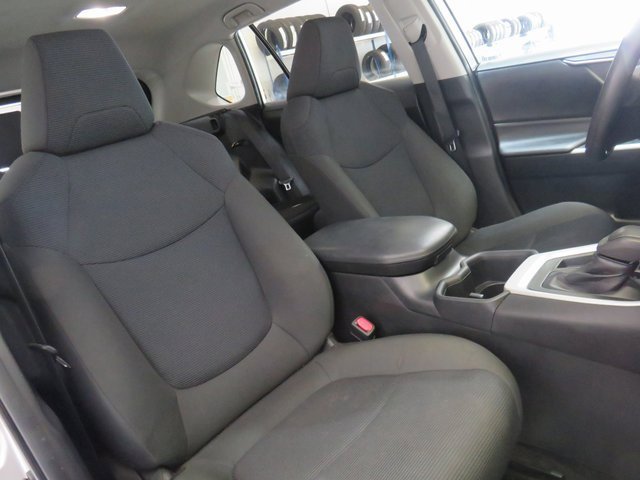 2023 Toyota RAV4 LE photo 4