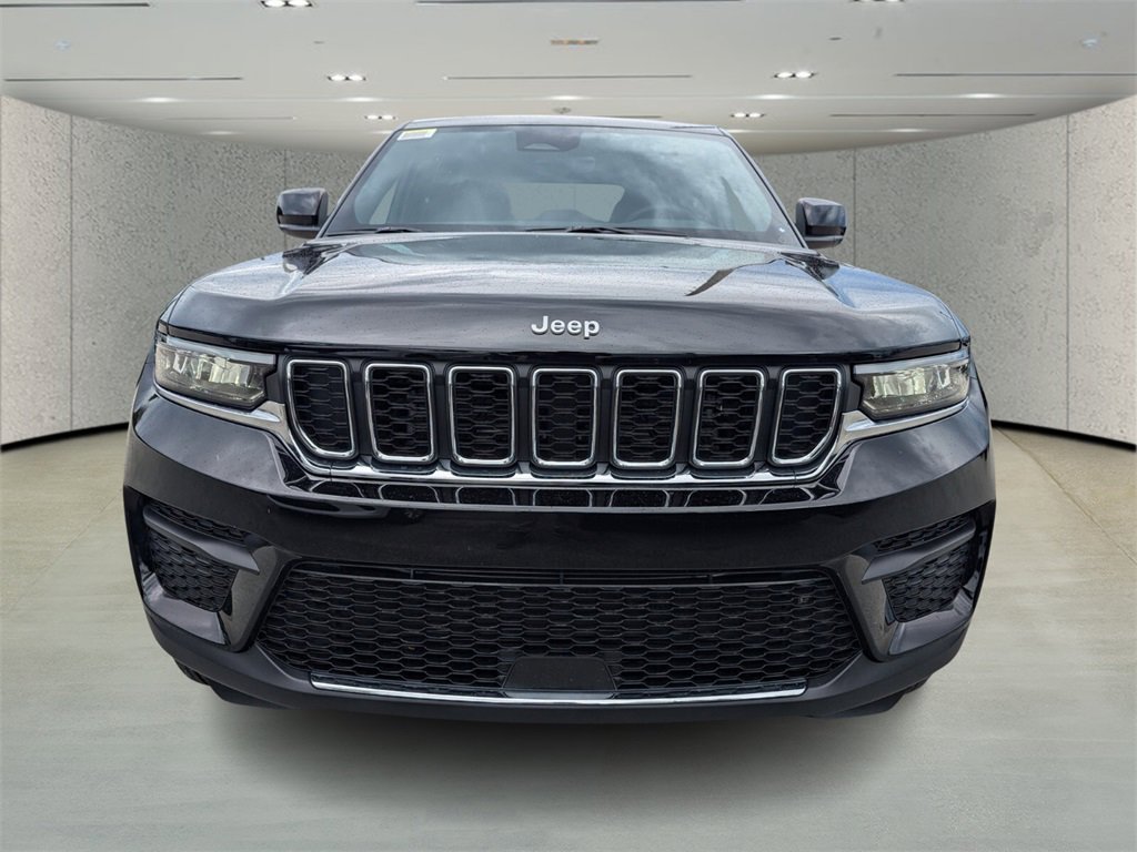 2025 Jeep Grand Cherokee Laredo X photo 2