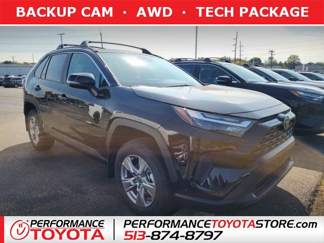 2025 Toyota RAV4 XLE's photo