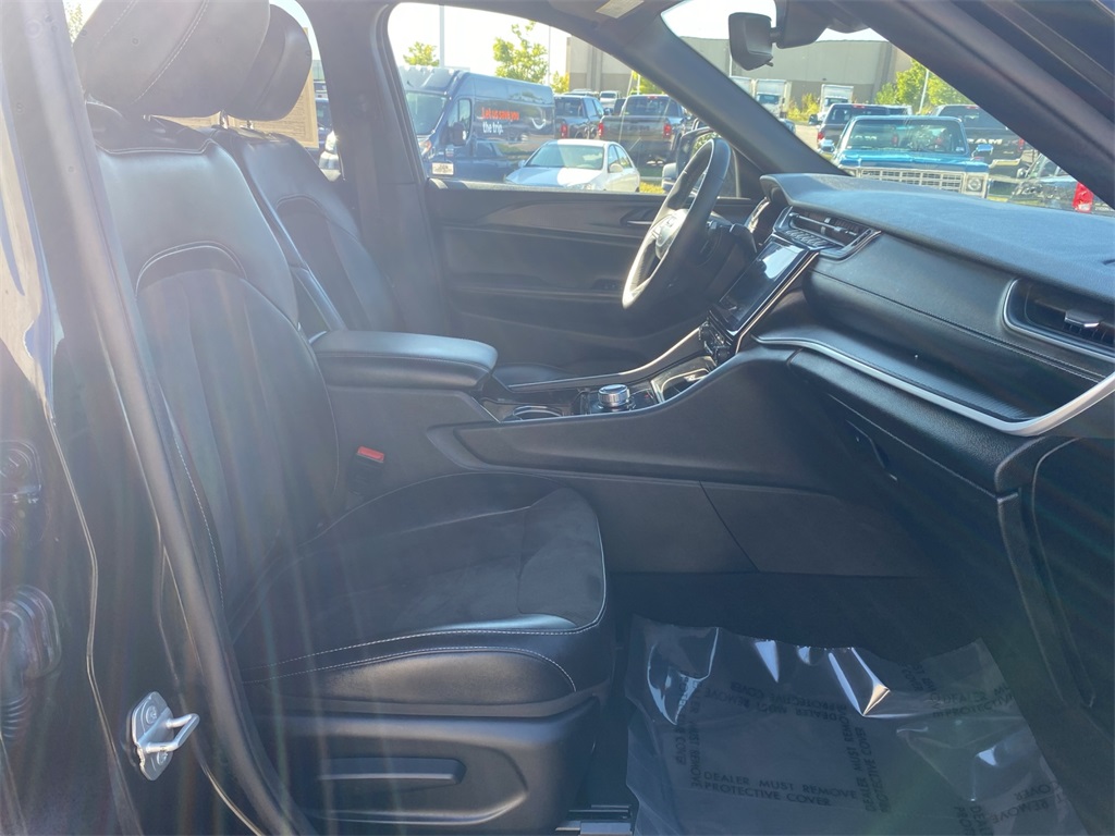 2023 Jeep Grand Cherokee Altitude photo 24