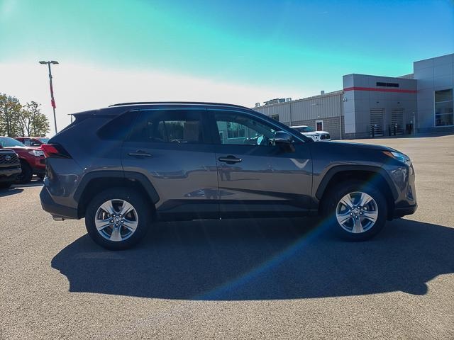 2022 Toyota RAV4 XLE photo 4