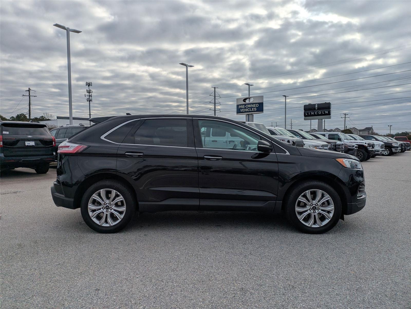 2024 Ford Edge Titanium photo 3