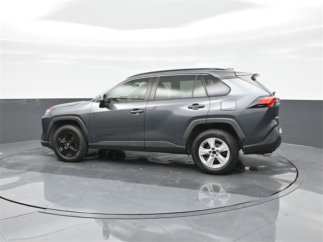 2020 Toyota RAV4 XLE photo 4