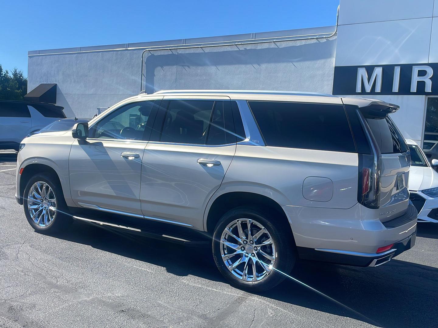 2023 Cadillac Escalade Premium Luxury photo 3