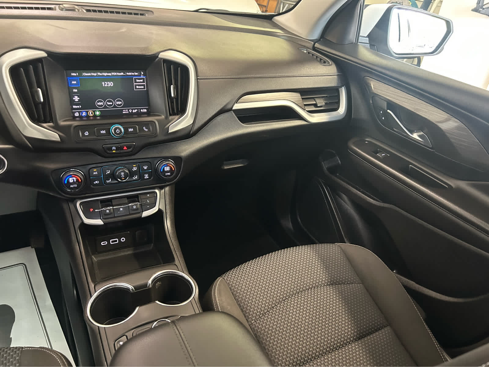 2023 Gmc Terrain SLE photo 12