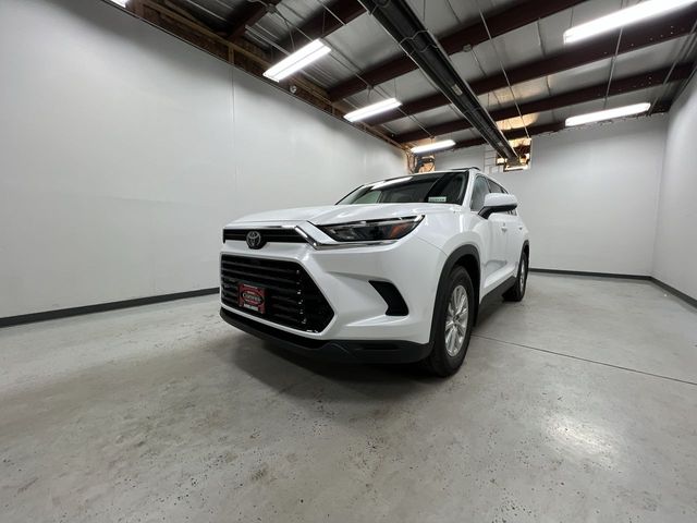 2024 Toyota Grand Highlander XLE AWD photo 2