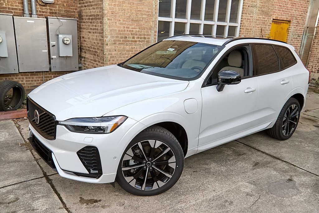 2026 VOLVO XC60 - Image 3