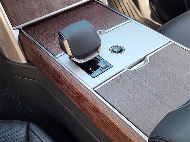 2025 Land Rover Range Rover SE photo 13