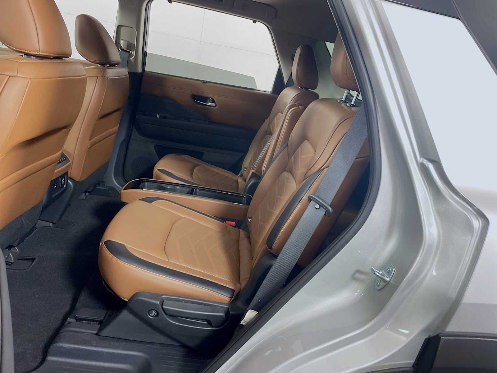 2022 Nissan Pathfinder Platinum photo 24