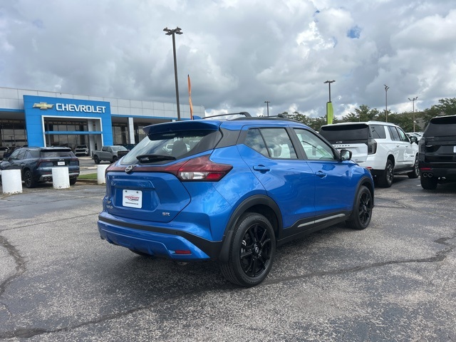2023 Nissan Kicks SR photo 3
