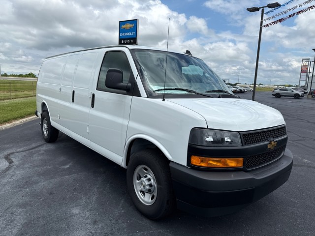2025 Chevrolet Express Cargo 2500 photo 2