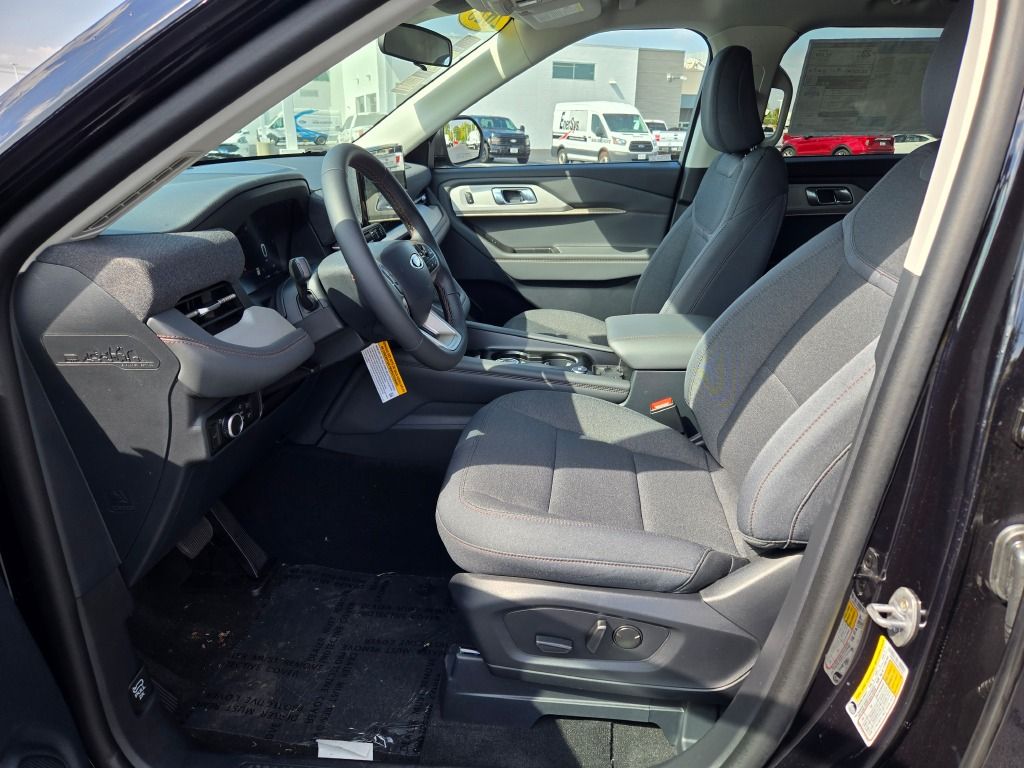 2025 Ford Explorer photo 21