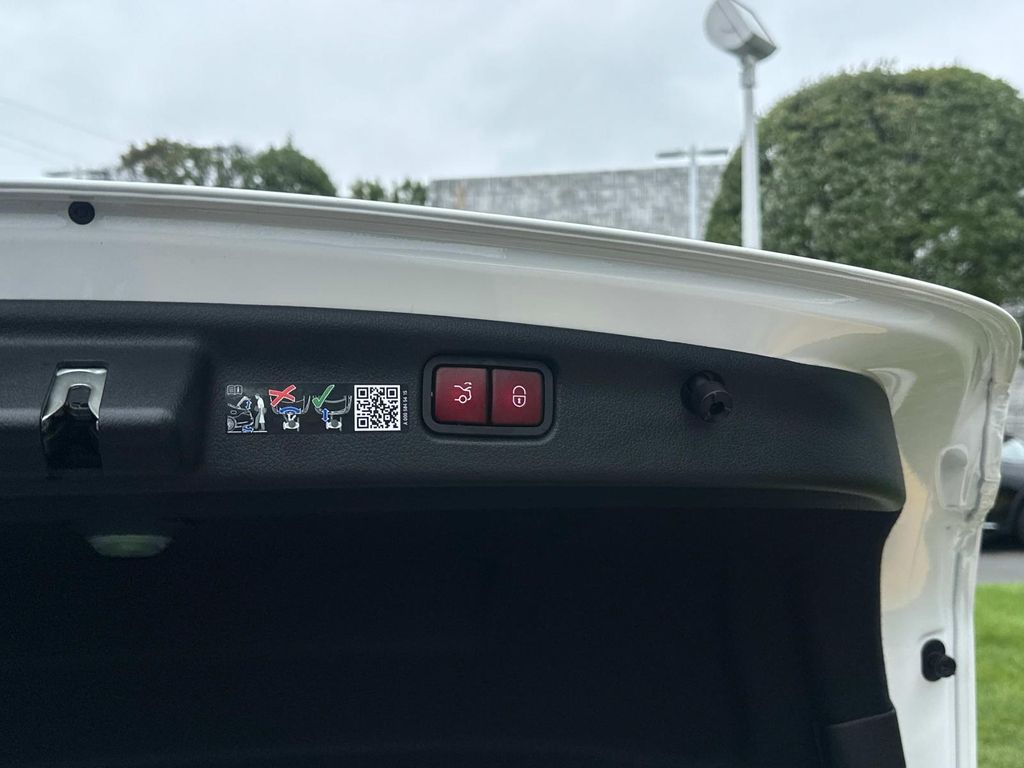 2025 Mercedes Benz C 300 4MATIC photo 19