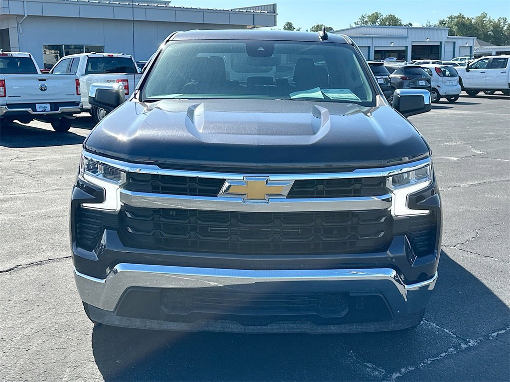 2024 Chevrolet Silverado 1500 LT photo 2