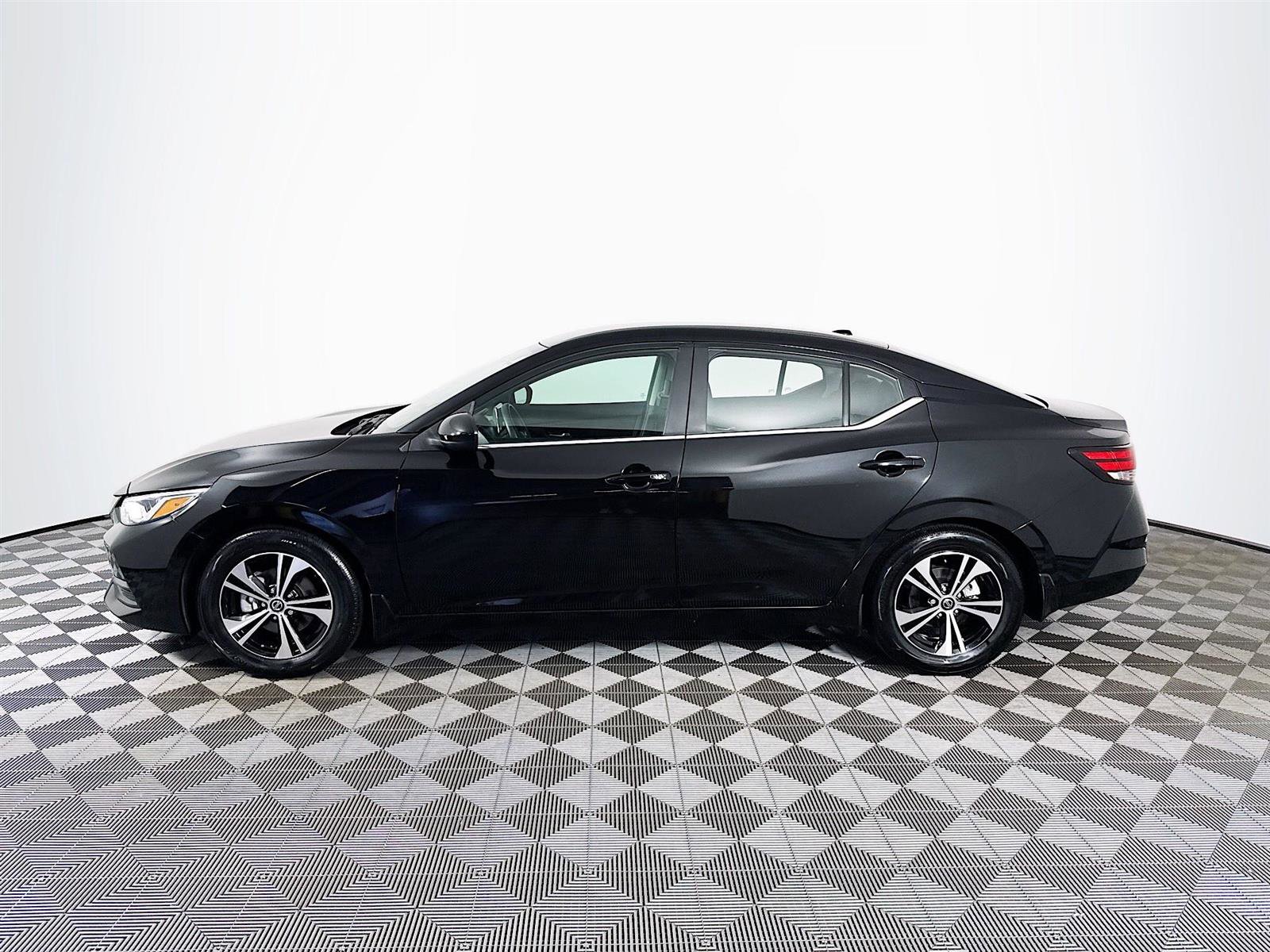 2023 Nissan Sentra SV photo 4