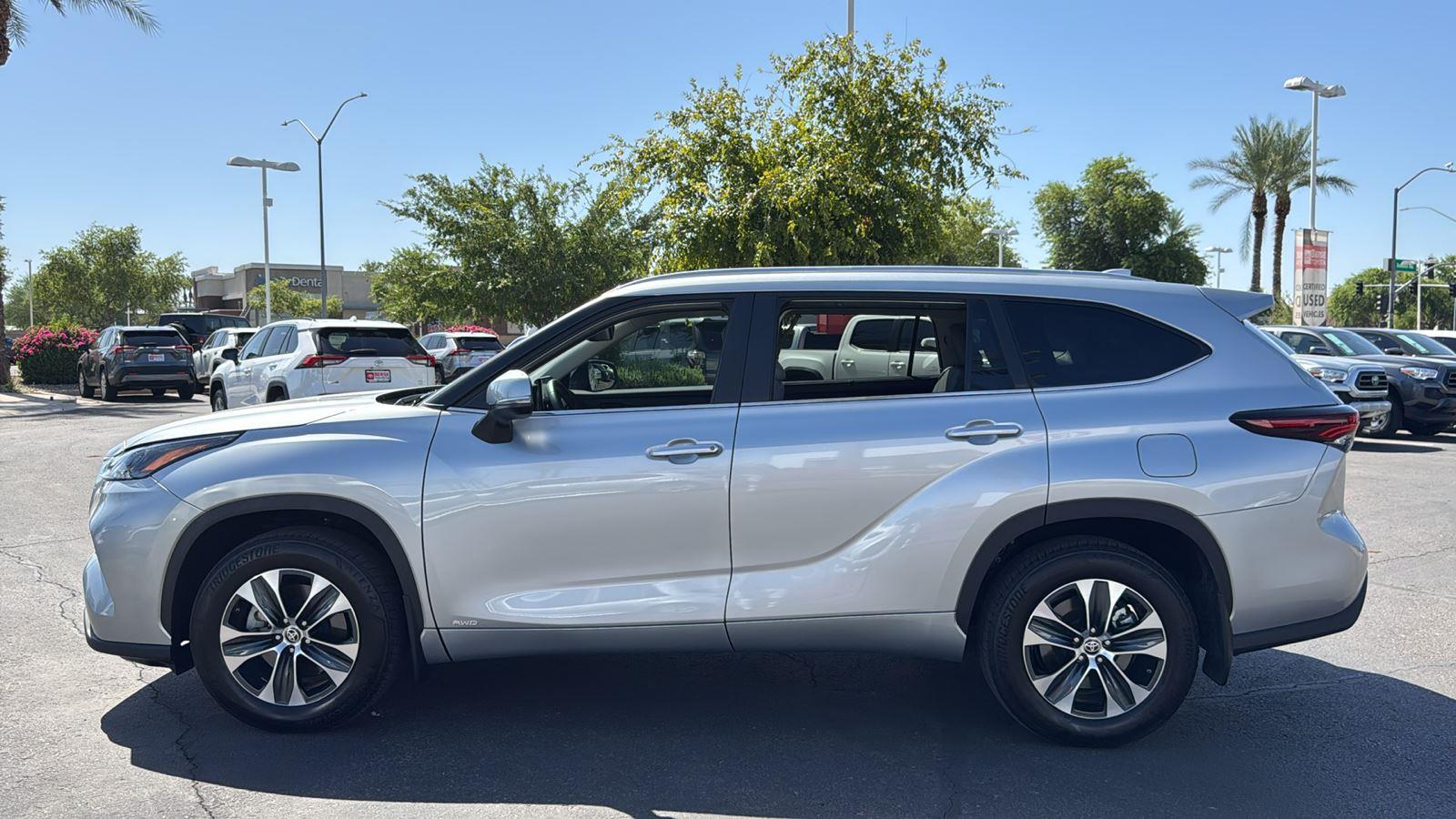 2024 Toyota Highlander Hybrid XLE photo 4