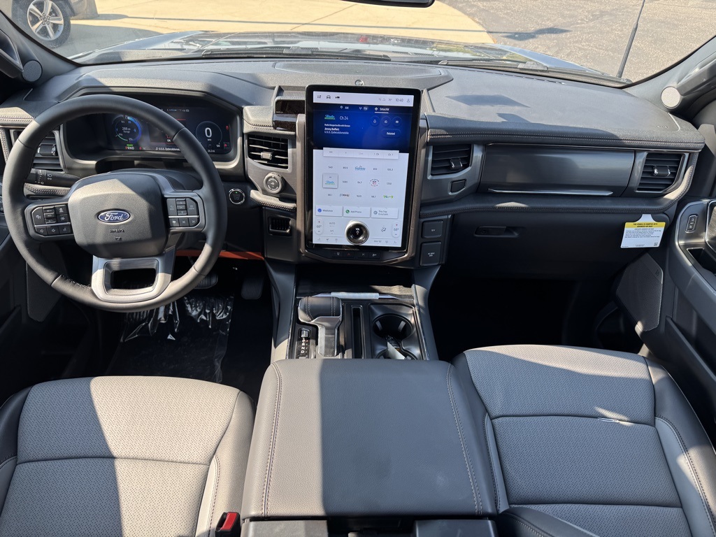 2025 Ford F-150 Lightning Lariat photo 23