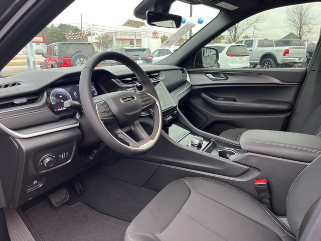 2025 Jeep Grand Cherokee Laredo X photo 4