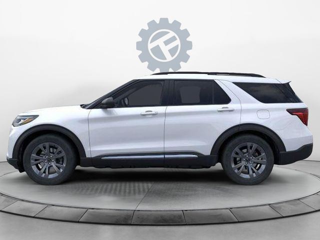 2025 Ford Explorer photo 2