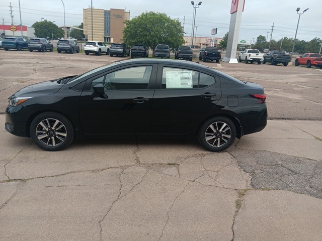 2025 Nissan Versa 1.6 S photo 3