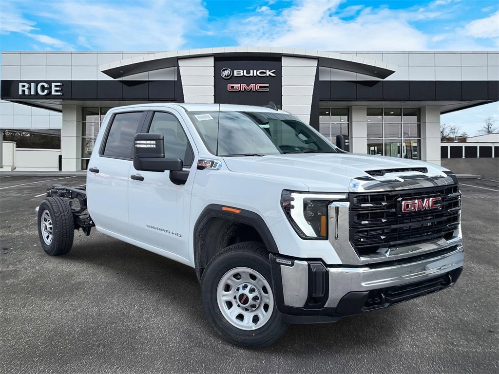 2026 GMC Sierra 3500HD Pro's photo