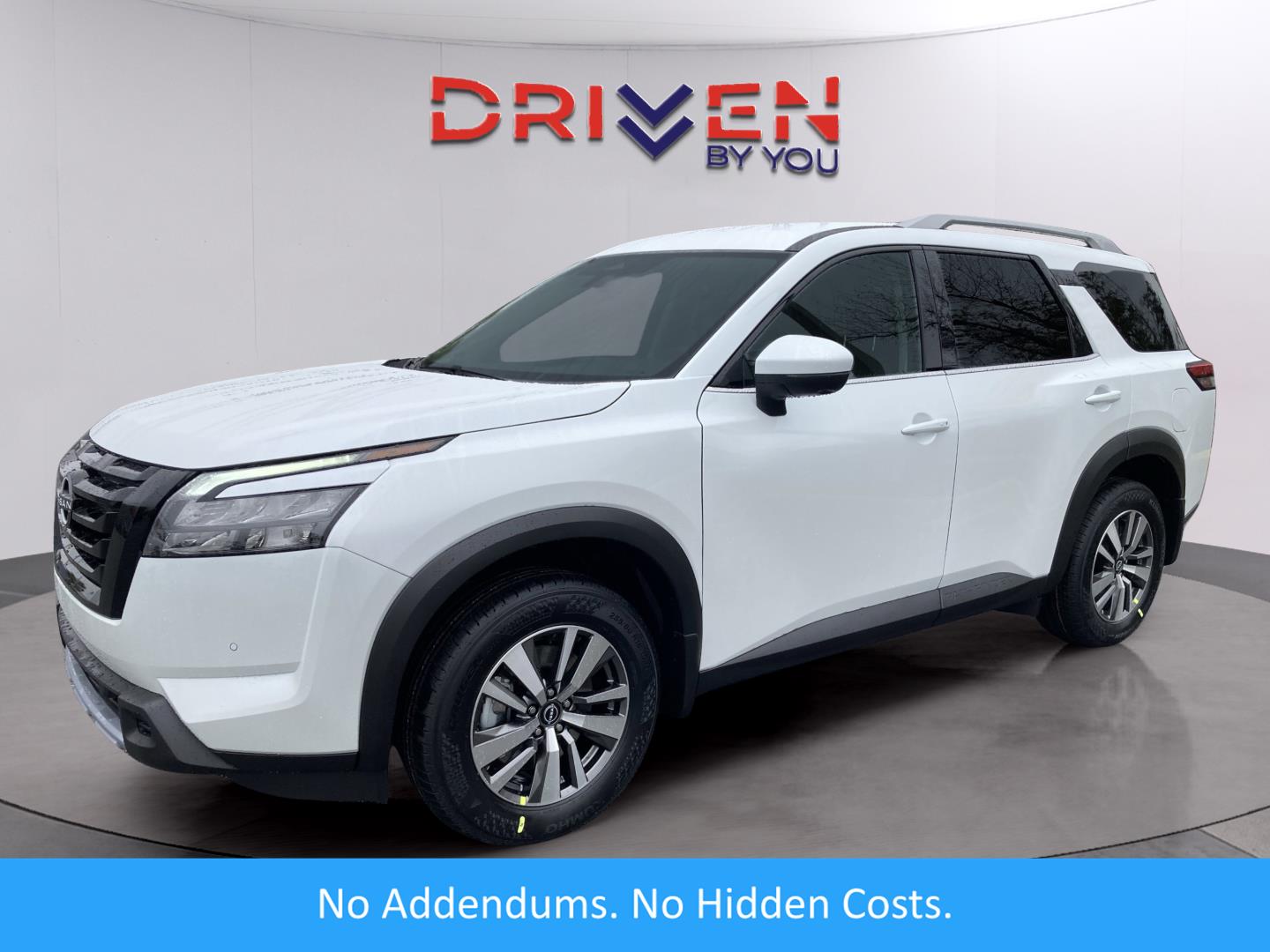 2025 Nissan Pathfinder SL's photo